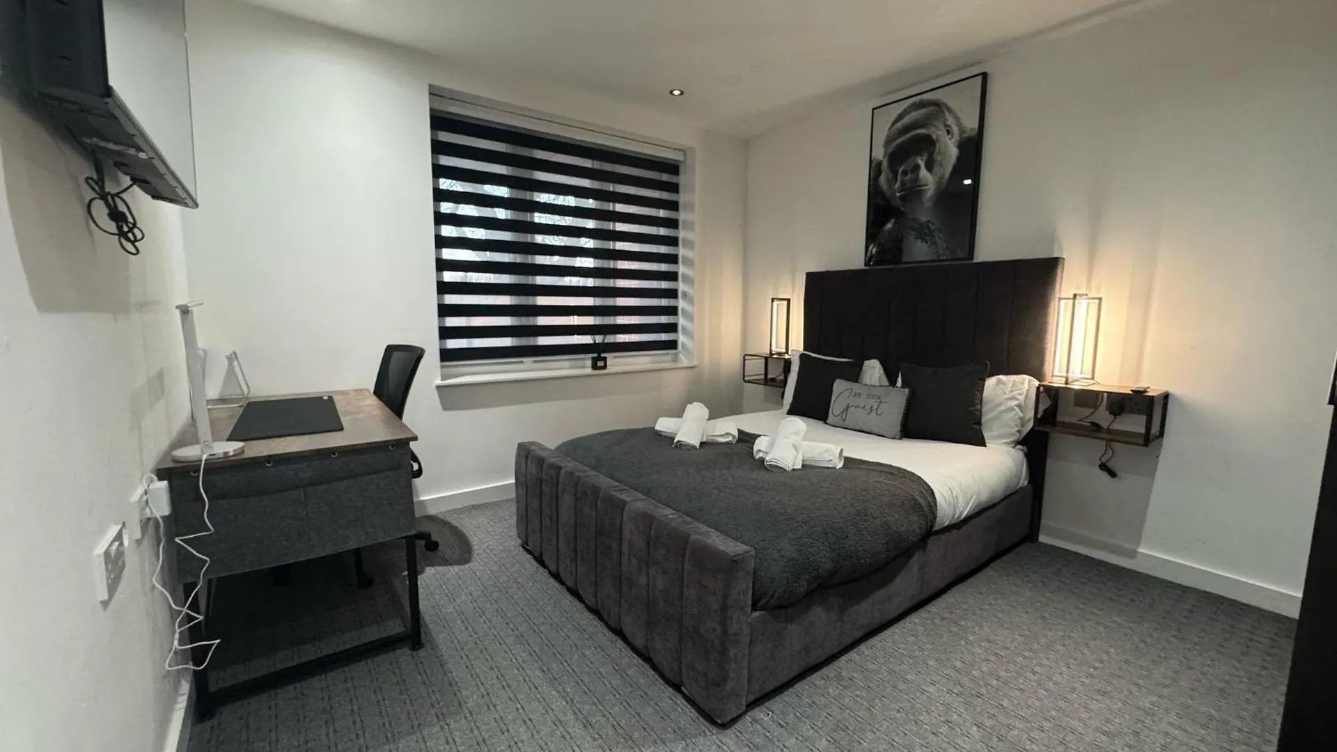 Luxury 2 Bed West London, Free Parking Apartment Uxbridge