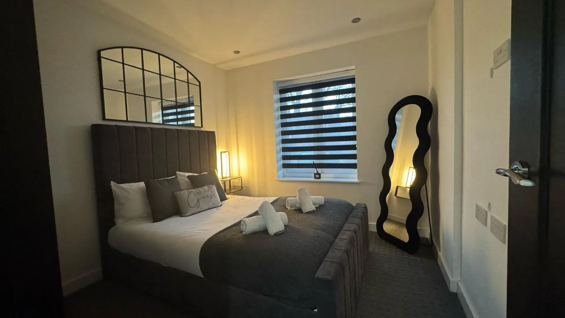 Luxury 2 Bed West London, Free Parking Apartment Uxbridge