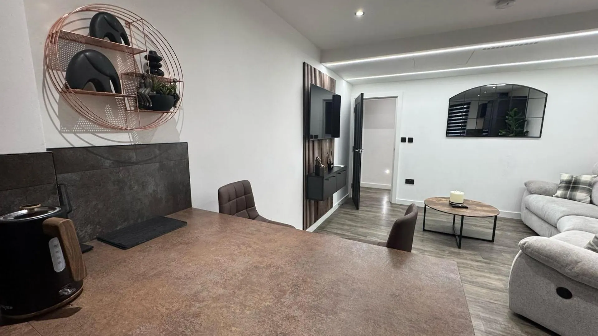 Luxury 2 Bed West London, Free Parking Apartment Uxbridge