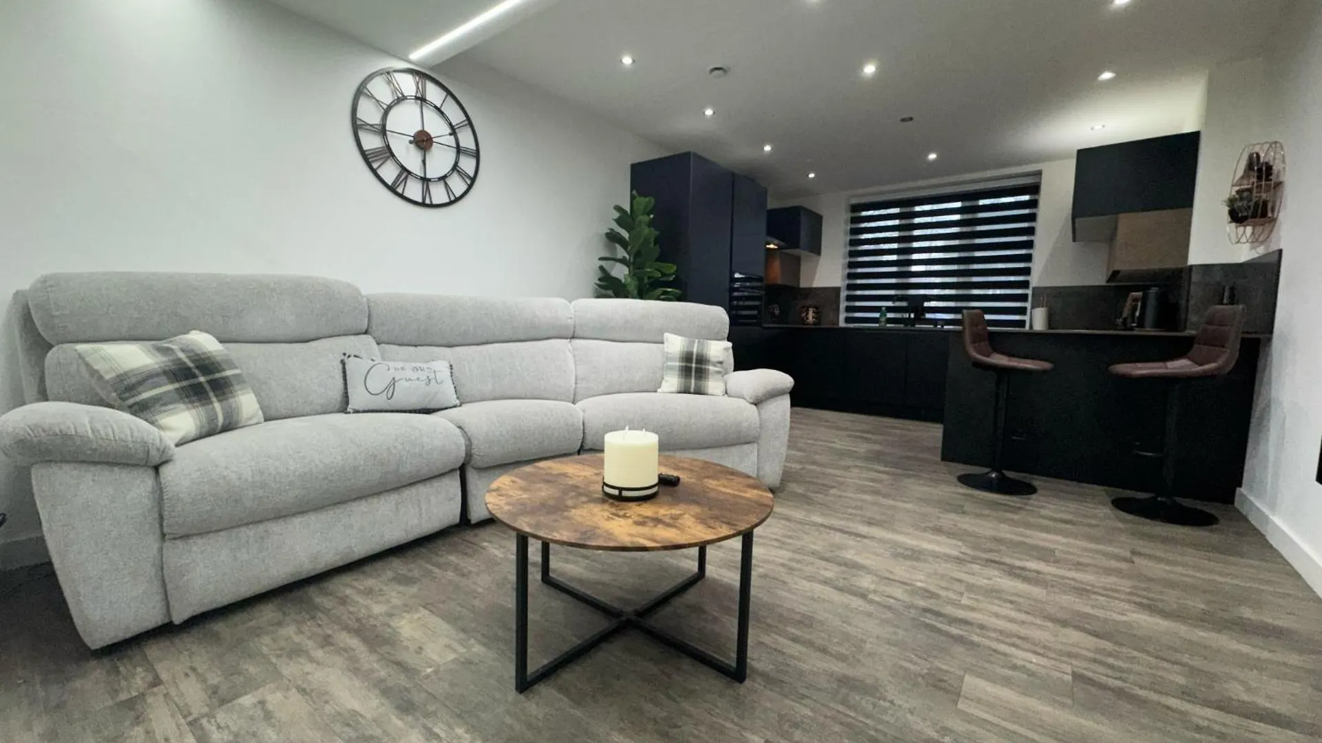 Luxury 2 Bed West London, Free Parking Apartment Uxbridge